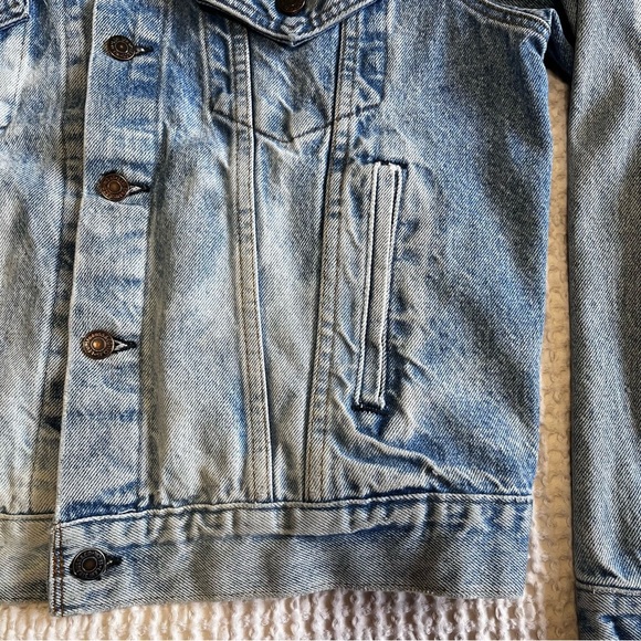 Vintage 80s Levi's Original Blue Denim Type III
Red Tab Trucker Jean Jacket - Picture 4 of 12